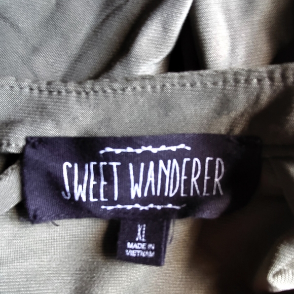Sweet Wanderer olive Green zip V neck blouse size XL - Picture 7 of 7